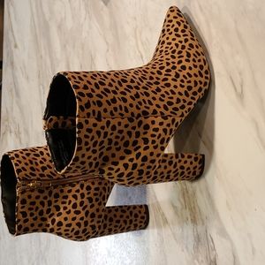 Leopard Print Boots with Pointed Toe. Size 8.5. Bamboo Brand